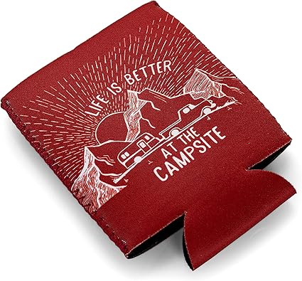 Pochette Camco « La vie est meilleure au camping » – Compatible avec les canettes de 350 ml – Thème lever de soleil bordeaux et blanc